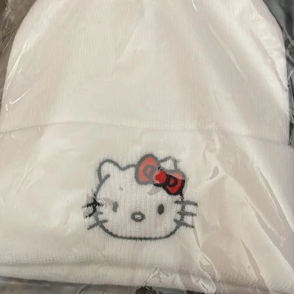 Hello Kitty, winter white knit cap satin lined New in Package - Picture 2 of 2